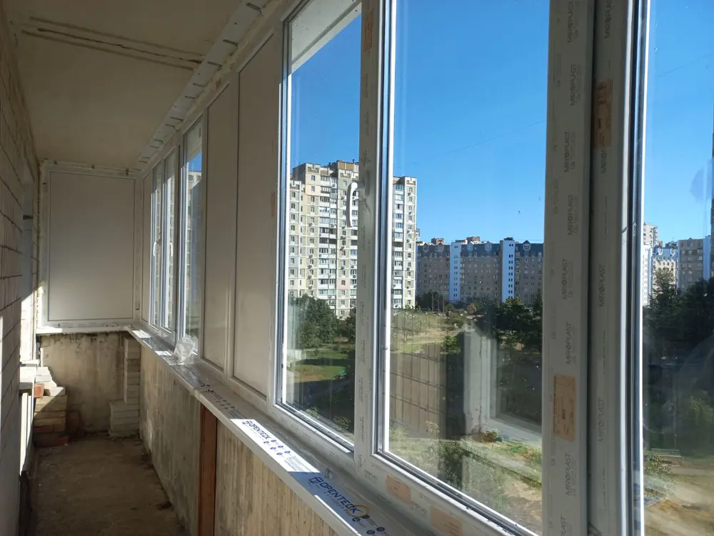 Балкон, вікна або будинок, роботи Конверсії Вікон