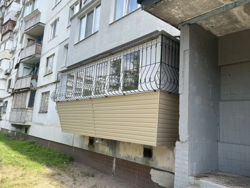 Балкон, вікна або будинок, роботи Конверсії Вікон
