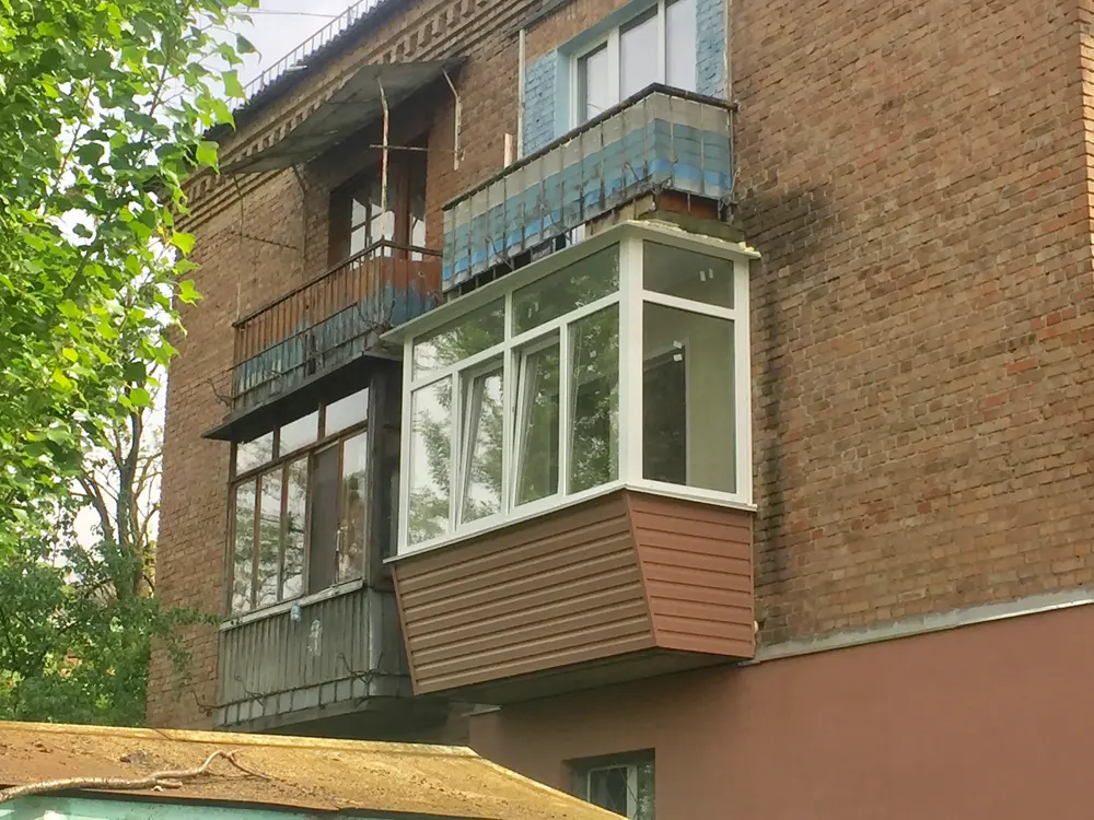 Балкон, вікна або будинок, роботи Конверсії Вікон