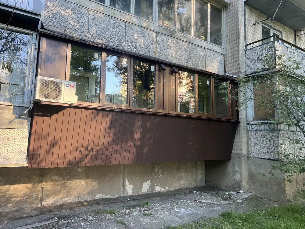 Балкон, вікна або будинок, роботи Конверсії Вікон