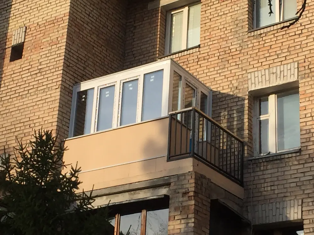 Балкон, вікна або будинок, роботи Конверсії Вікон